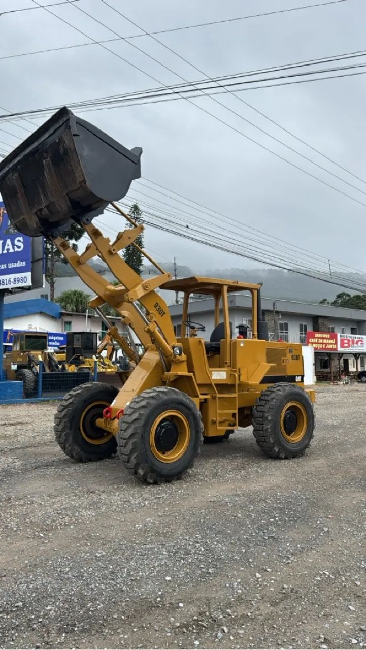 PÁ CARREGADEIRA CATERPILLAR 930T