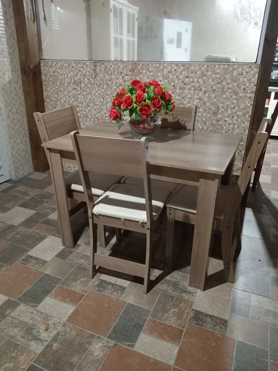 Mesa com 4 cadeiras 64307310432515121