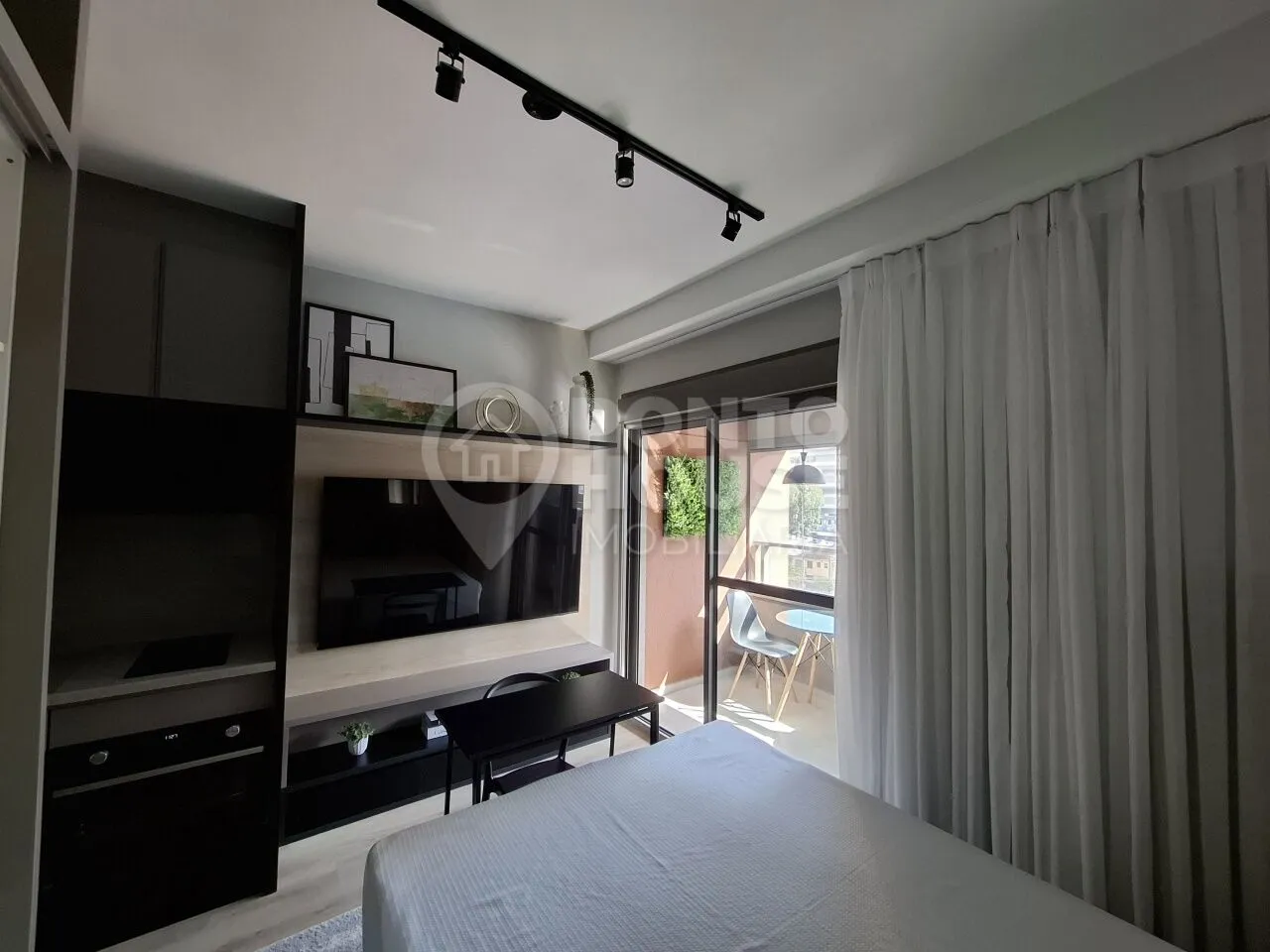 Studio mobiliado de 27m², com varanda para locação no Bairro Vila Clementino
