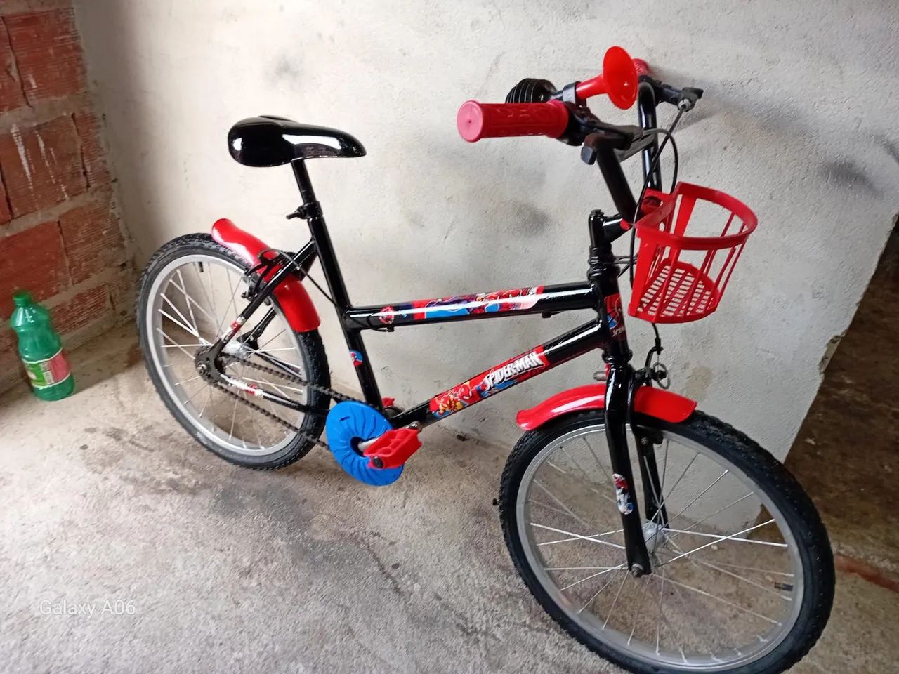 Bicicleta aro 20 novinha do homem aranha  - Foto 3