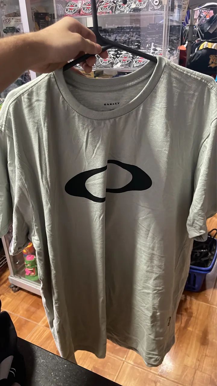 Camisetas oakley com pequenos defeitos 50.00 - Foto 2
