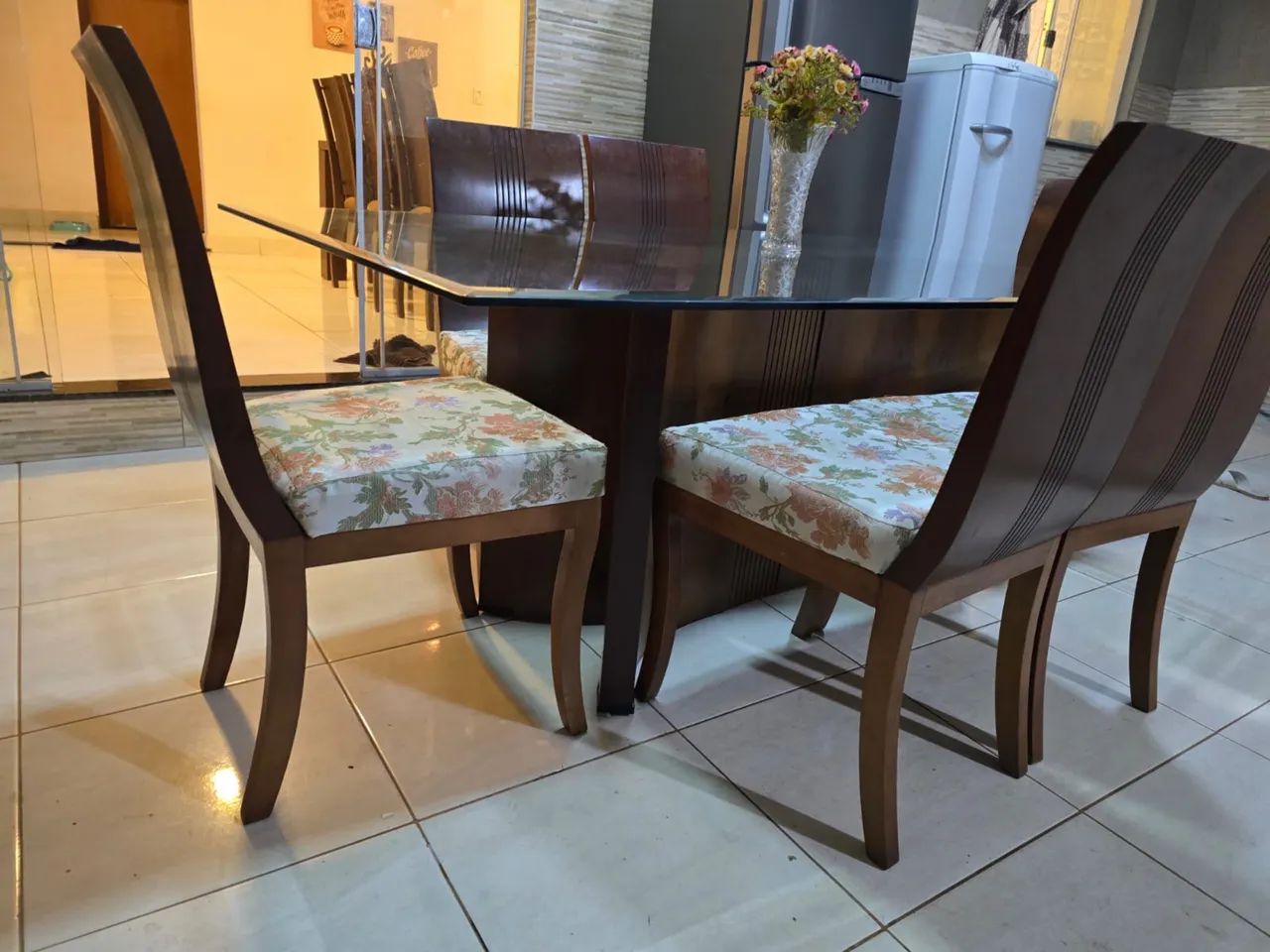 Mesa com 6 cadeiras  - Foto 4