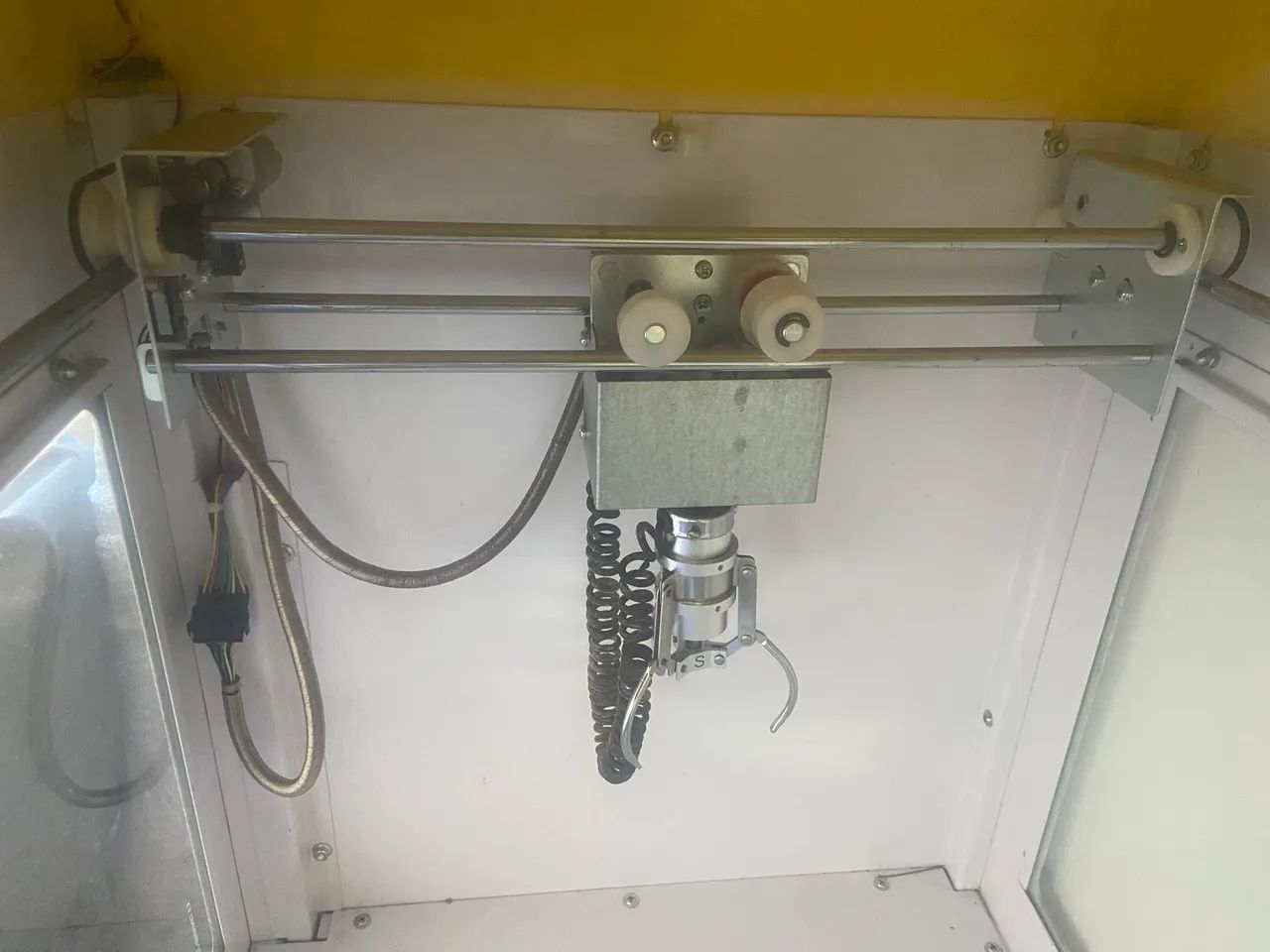 Máquina Grua pelúcia e chaveiro - Foto 3