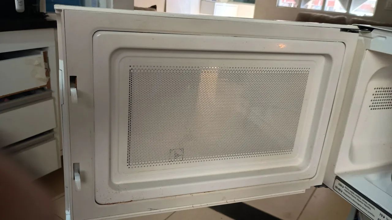 Forno Microondas Eletrolux de 27 litros - Foto 4