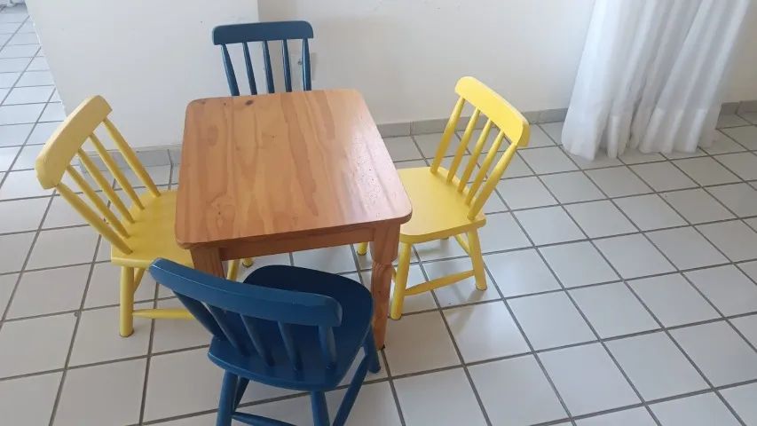 Conjunto Mesa Infantil Madeira 4 Cadeiras Usado - Foto 2