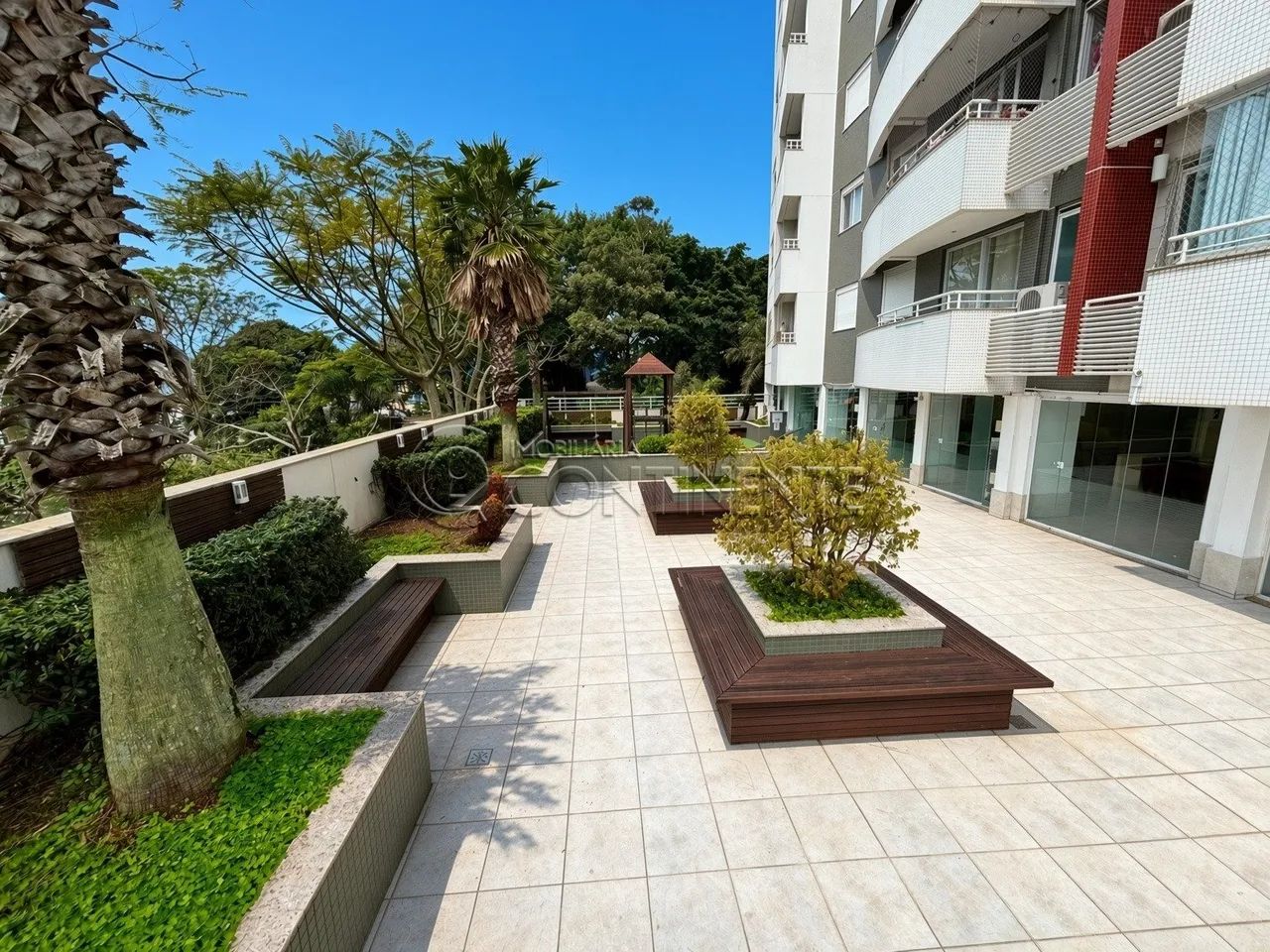 APARTAMENTO À VENDA NO ESTREITO - 3 DORMITÓRIOS COM SUÍTE - GARAGEM E ELEVADOR - Foto 2