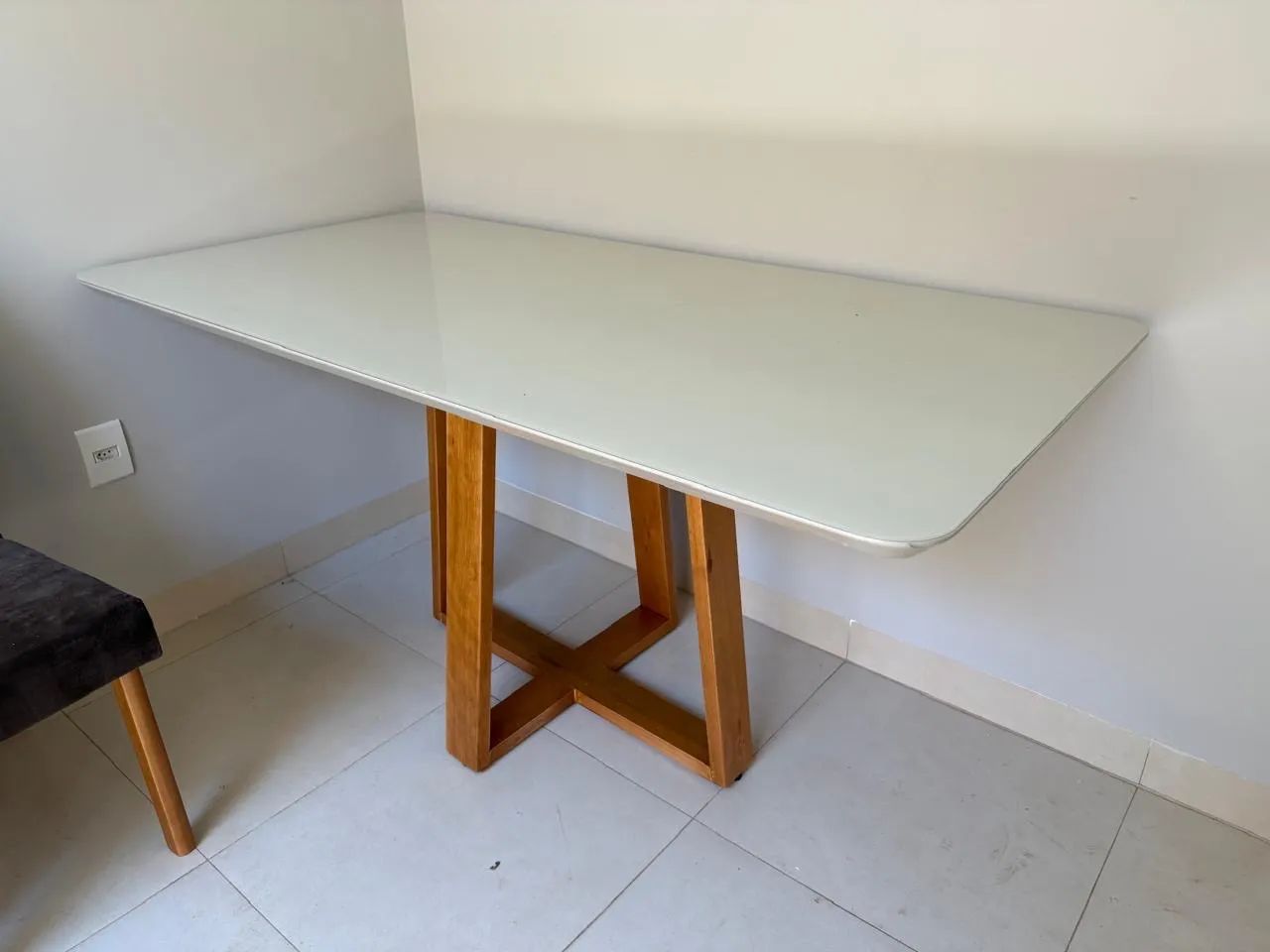 Conjunto mesa e cadeiras de madeira  - Foto 2