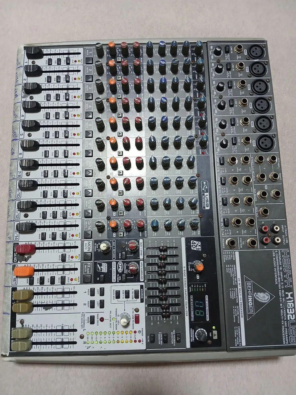 Mesa BEHRINGER 12 canais  - Foto 2