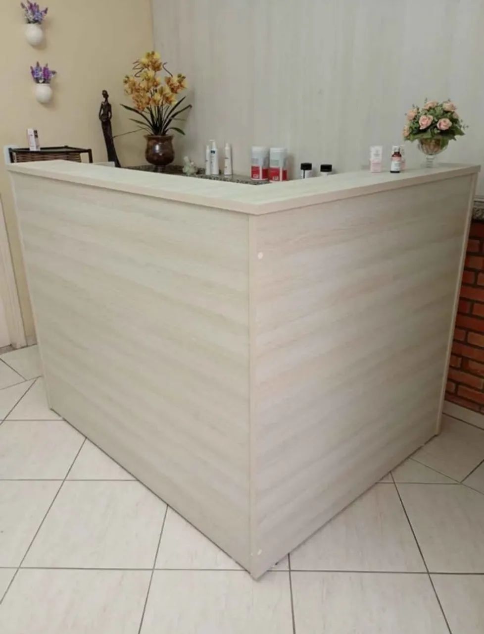 Lindo Balcão para Recepção sem marcas de uso em MDF de alta qualidade 