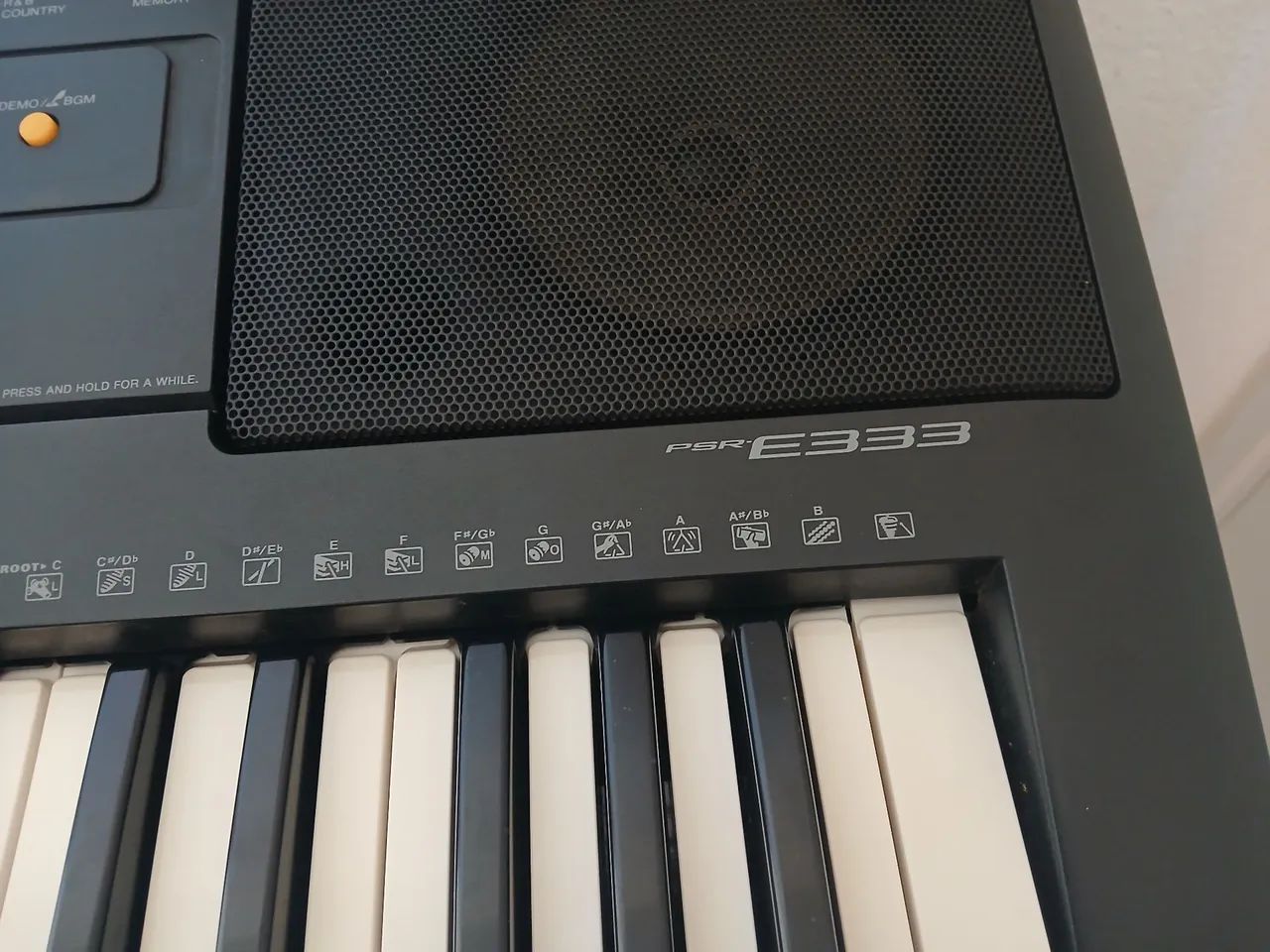 Teclado Yamaha PSR-E333  - Foto 4