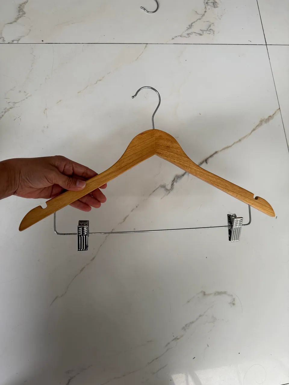 Cabides de madeira 130 unidades