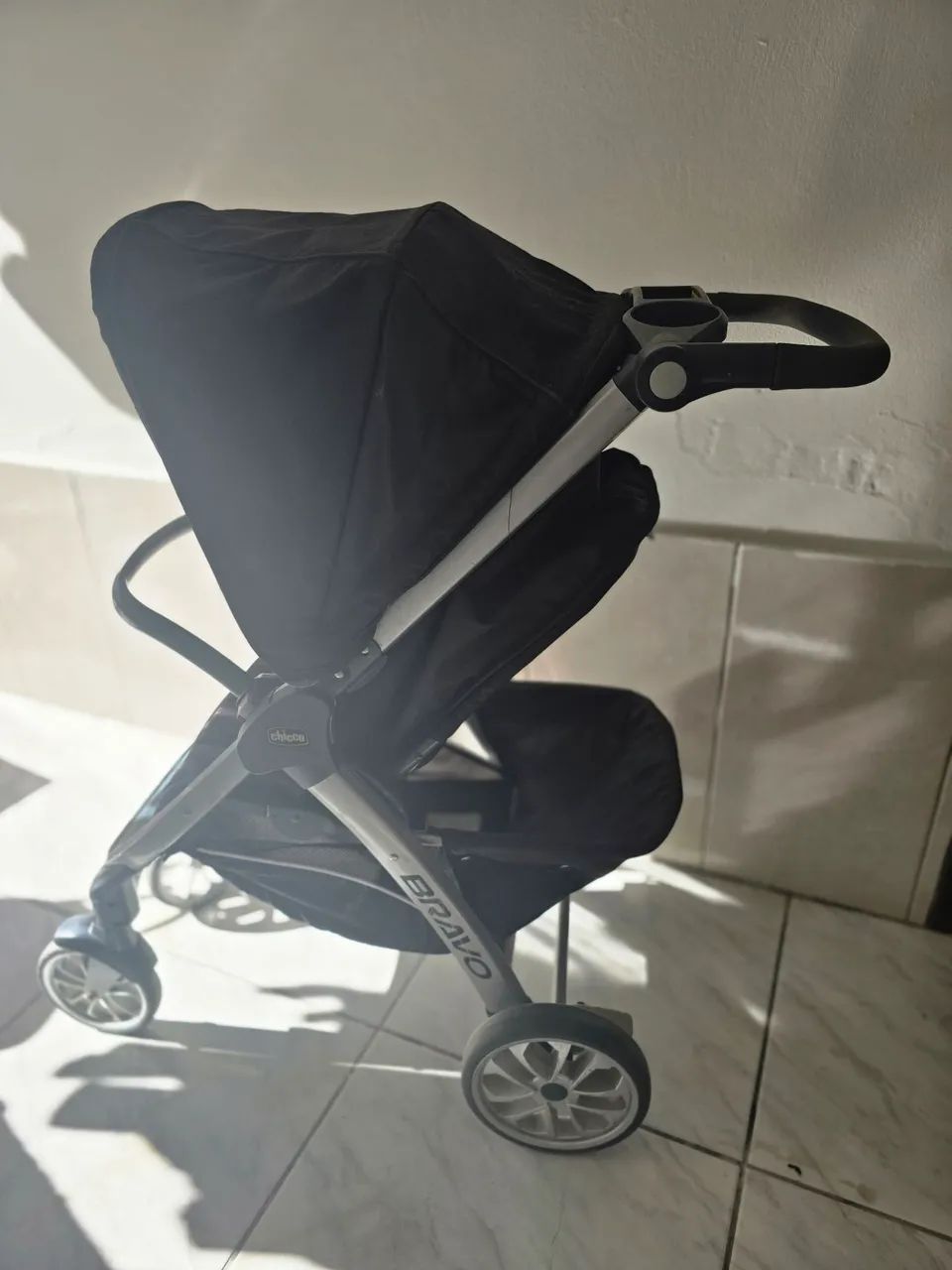 Carrinho e bebê conforto Chicco Bravo