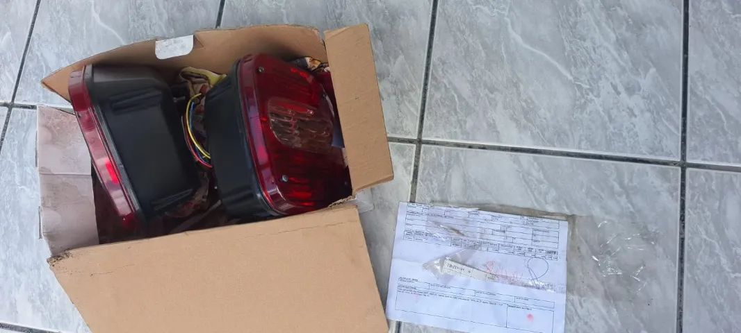 Lanternas originais caminhão volks, ja vai com lâmpadas, com nota fiscal - Foto 6