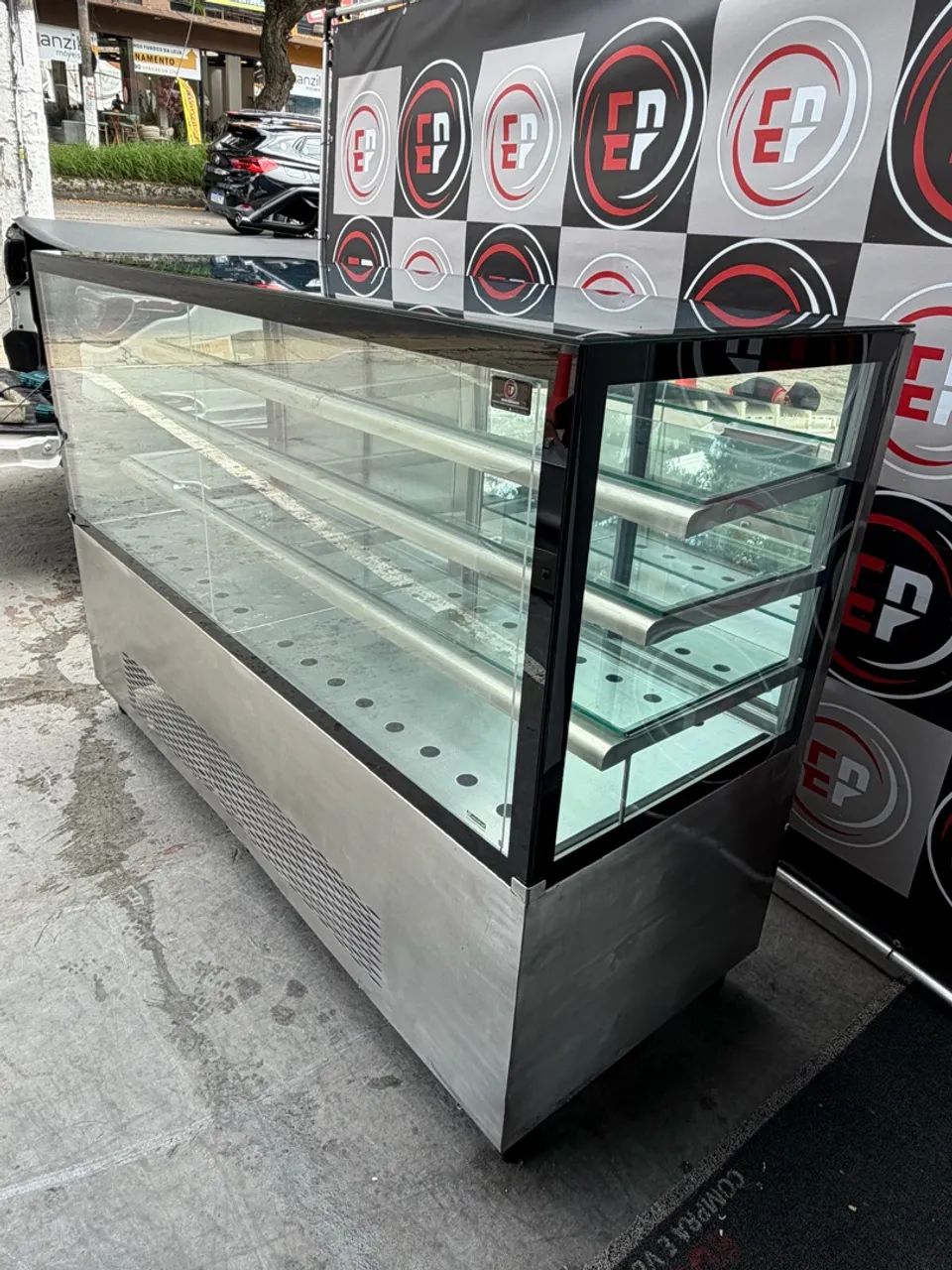 VENDO UMA VITRINE EXPOSITORA REFRIGERADA ESTADO DE NOVA - Foto 3