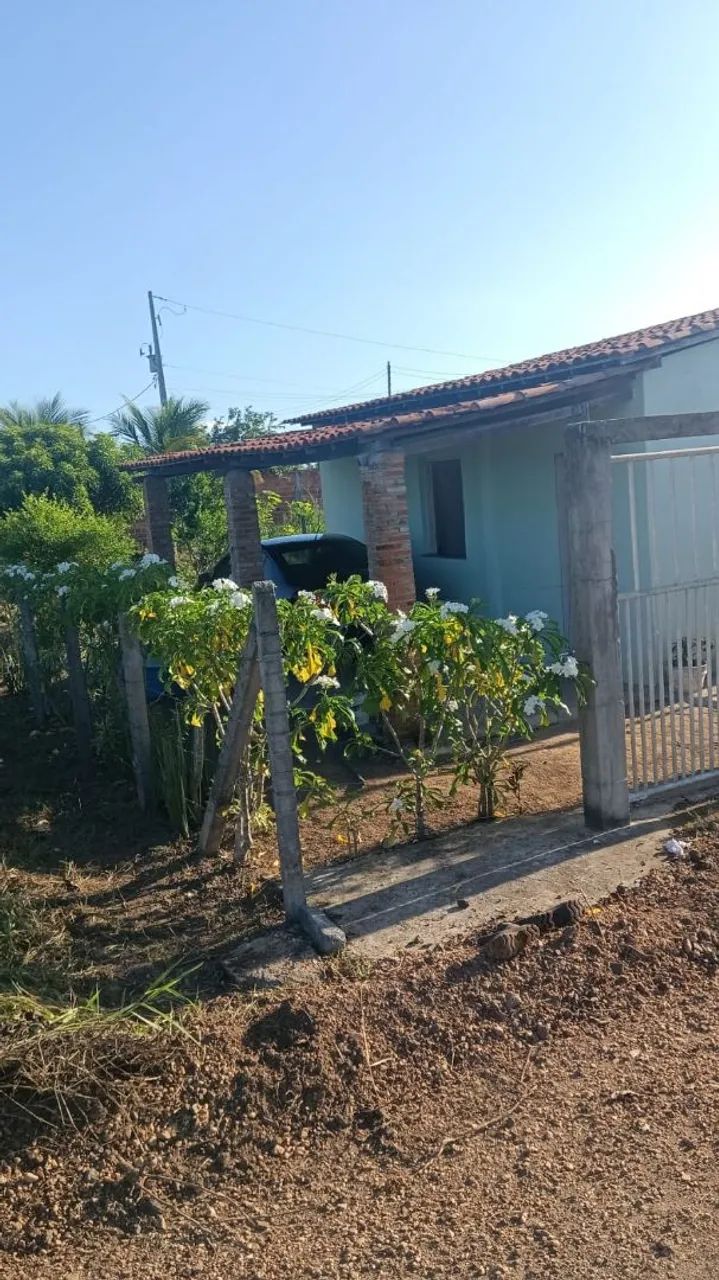 Vende-se uma casa com fruteiras colocando. - Foto 2