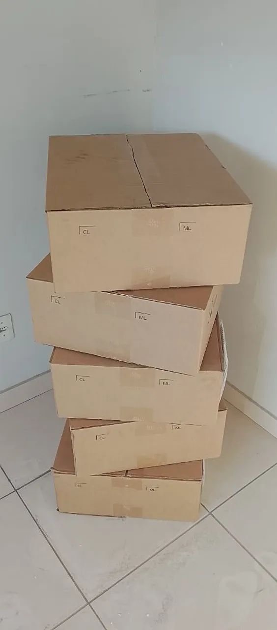 Caixa de papelão para várias utilidades.