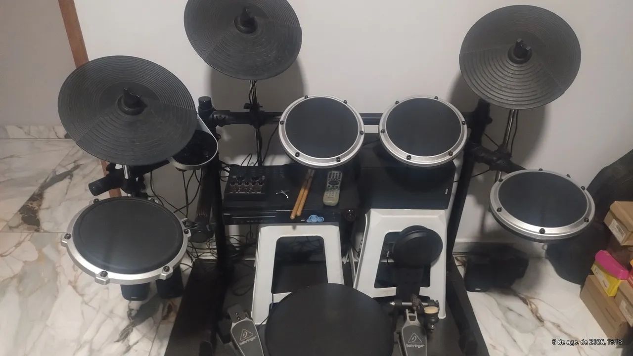 Bateria Eletrônica Behringer.