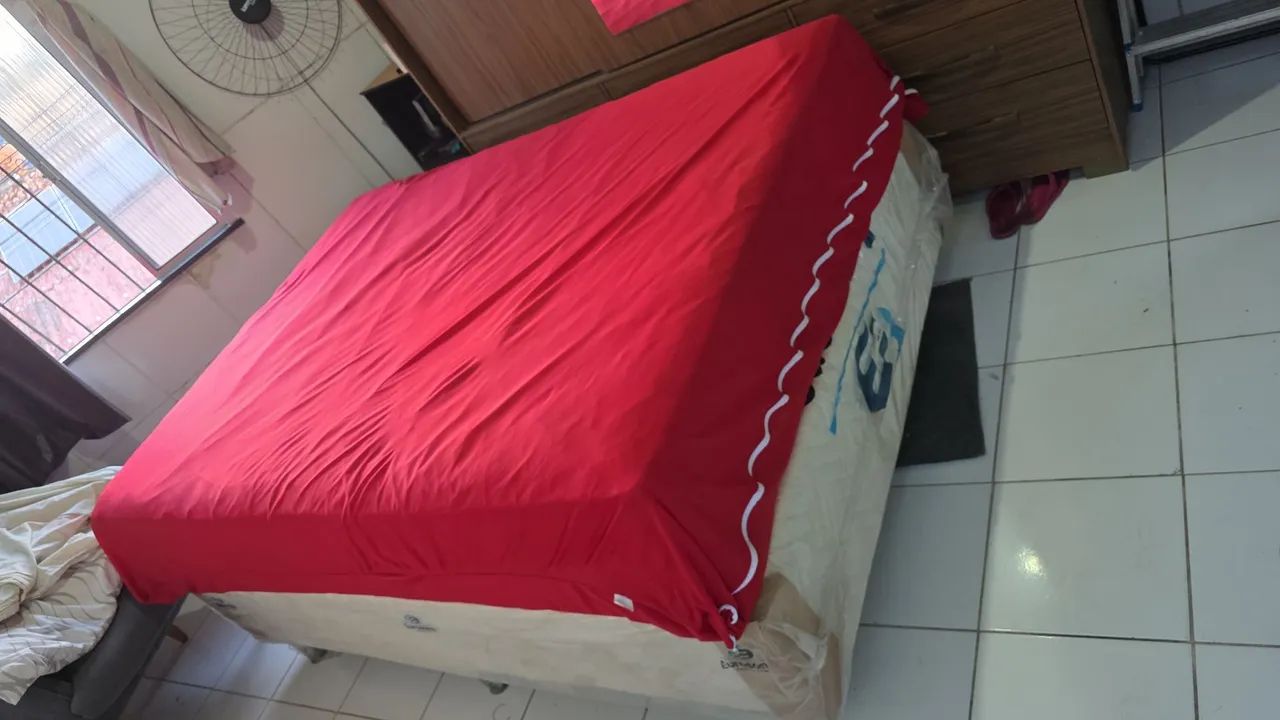 Cama box casal e guarda-roupa 