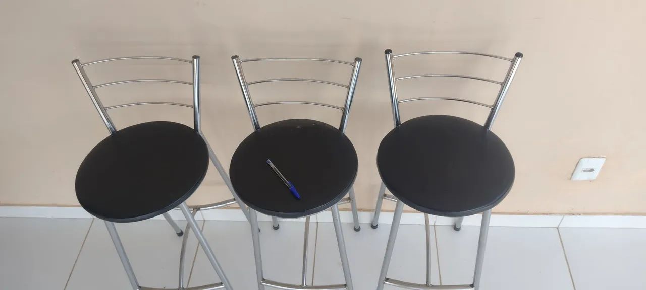 Banqueta alta prata com assento preto  - Foto 2