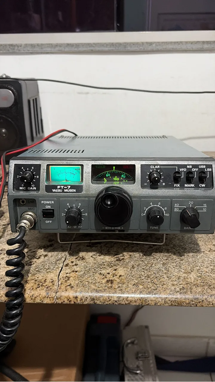 Rádio Transmissor Yaesu FT-950 HF/50MHz - Hobbies e coleções