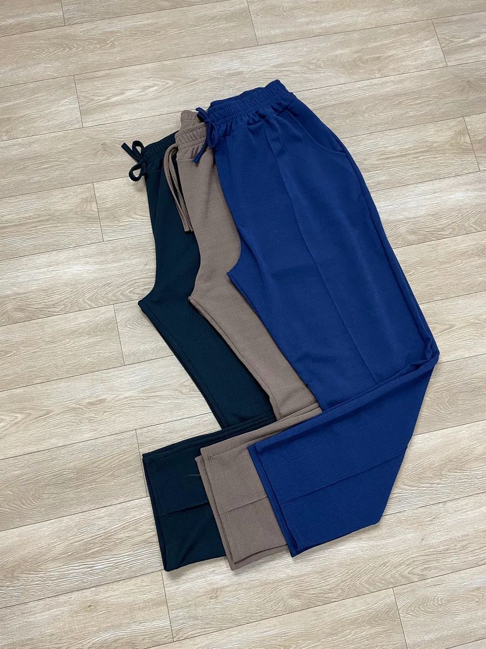 Calça linda e confortável no tecido jacquard 