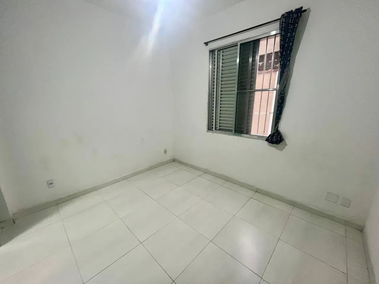Kitnet lado praia, próximo a todo tipo de comércio - Foto 4