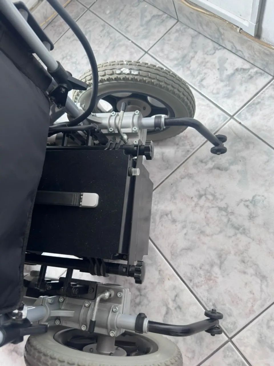 Cadeiras de Rodas Eletrica - Foto 4