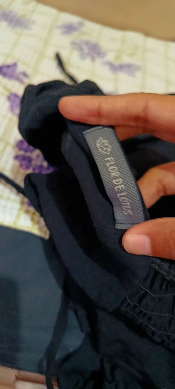 cropped flor de lótus preto manga longa - Foto 4