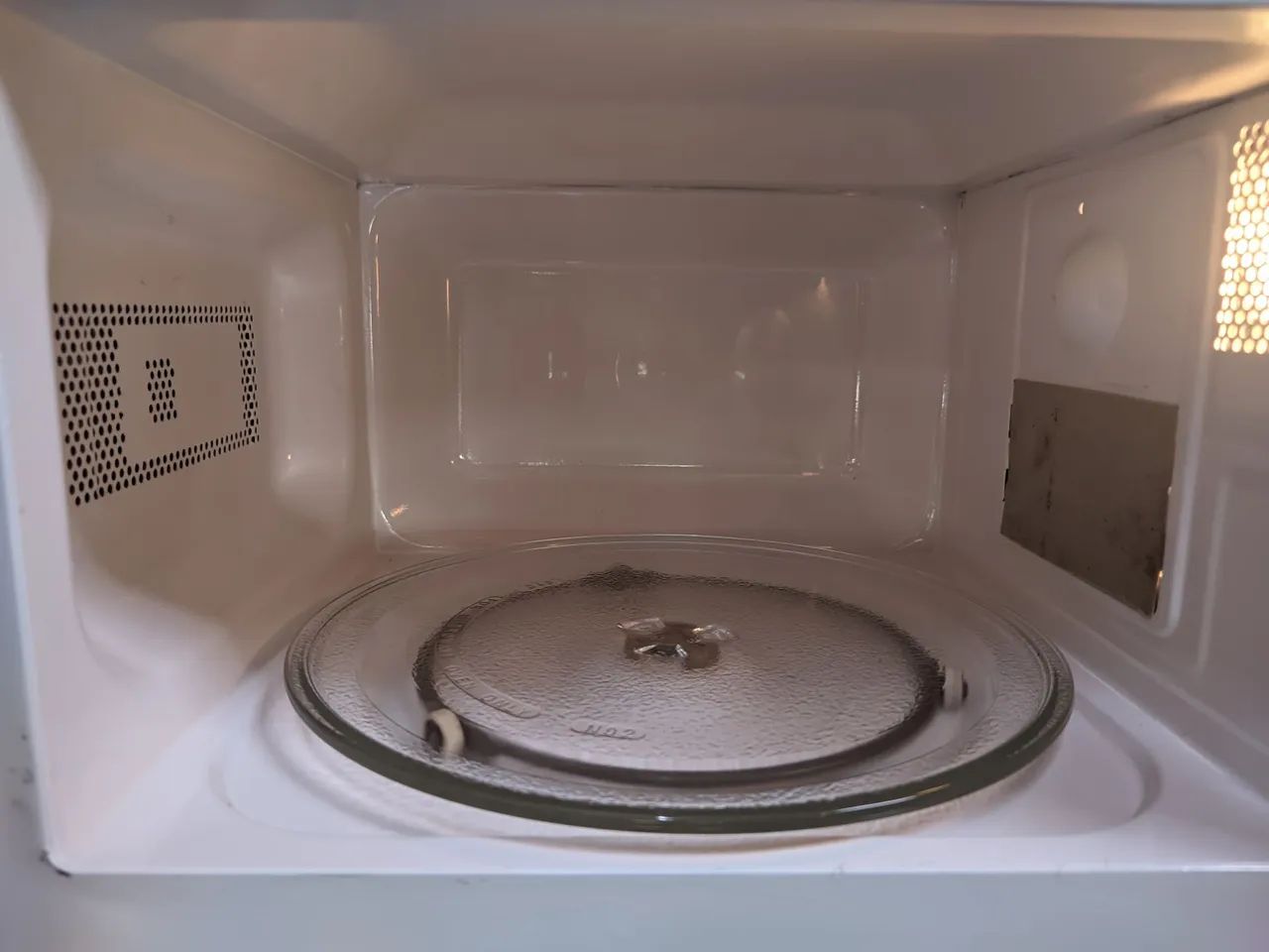 Microondas compacto 22L funcionando perfeitamente. - Foto 3
