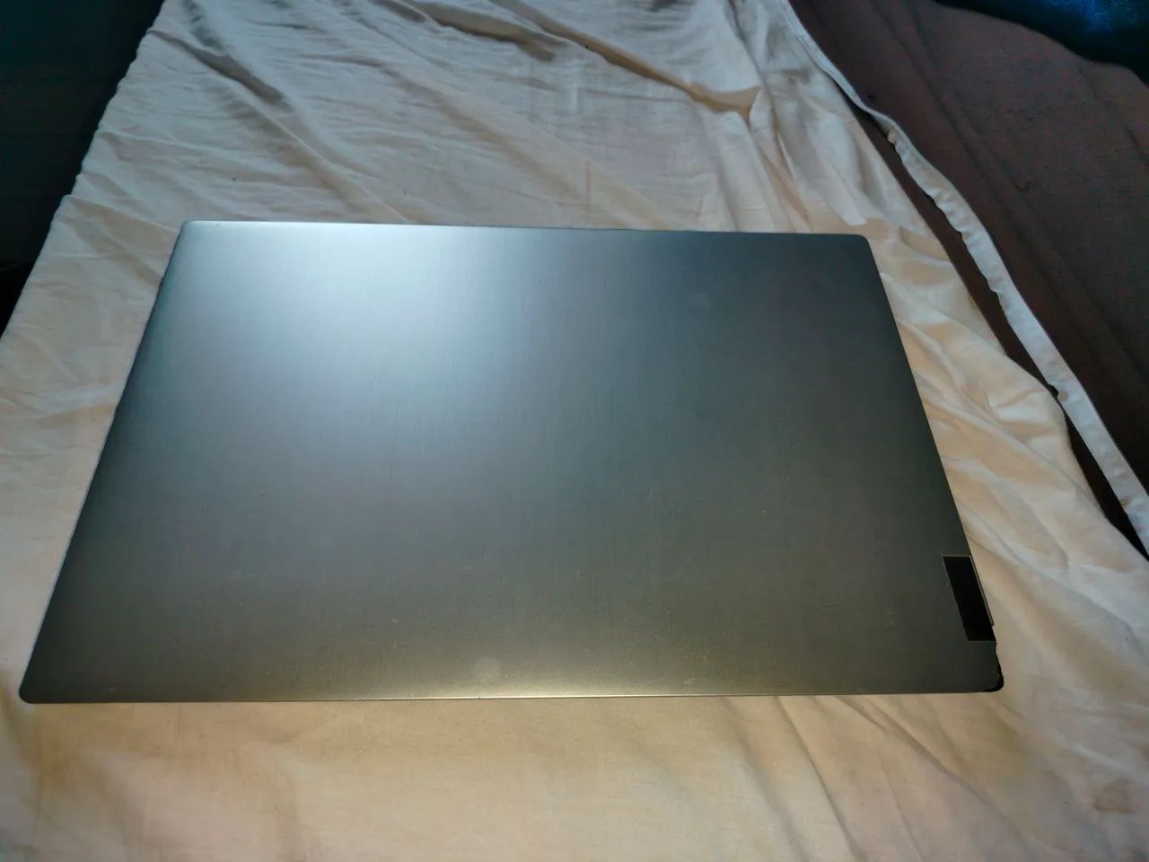Estou vendendo um notebook usado em bom estado, está funcionando perfeitamente!