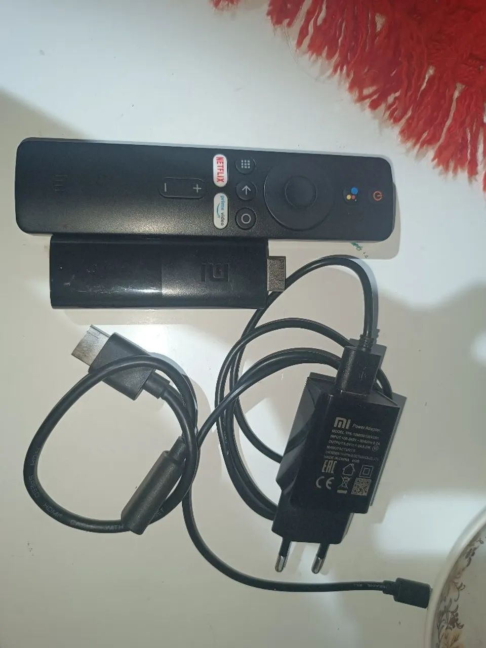xiaomi mi tv stick, com os cabos 