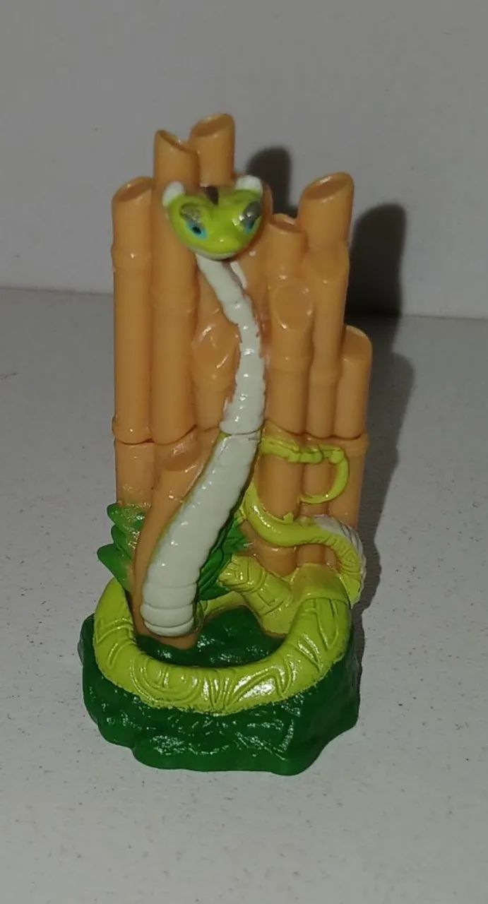 BONECO MINIATURA KINDER OVO VIBORA KUNG FU PANDA