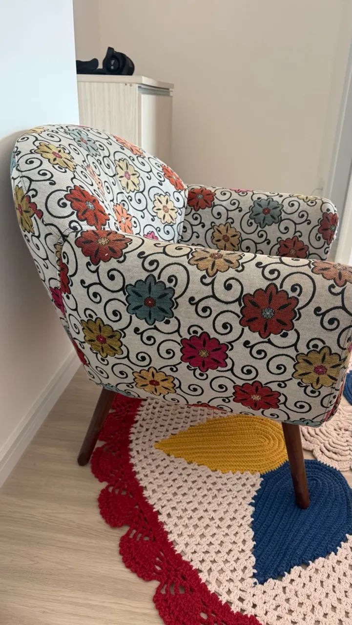 VENDO POLTRONA DECORATIVA FLORAL  - Foto 3