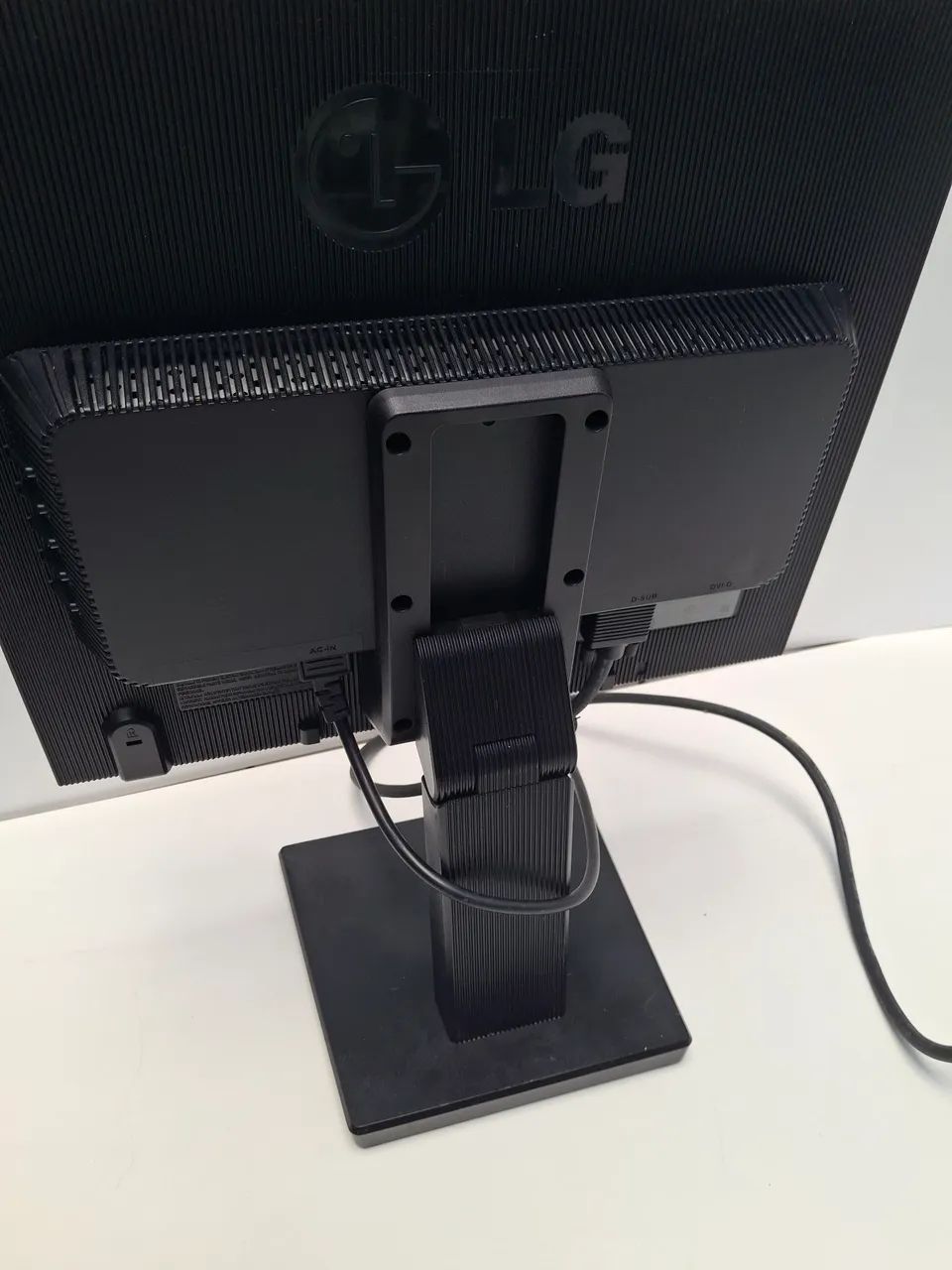 KIT 2 MONITORES LG 19" - EM OTIMO ESTADO - Foto 5