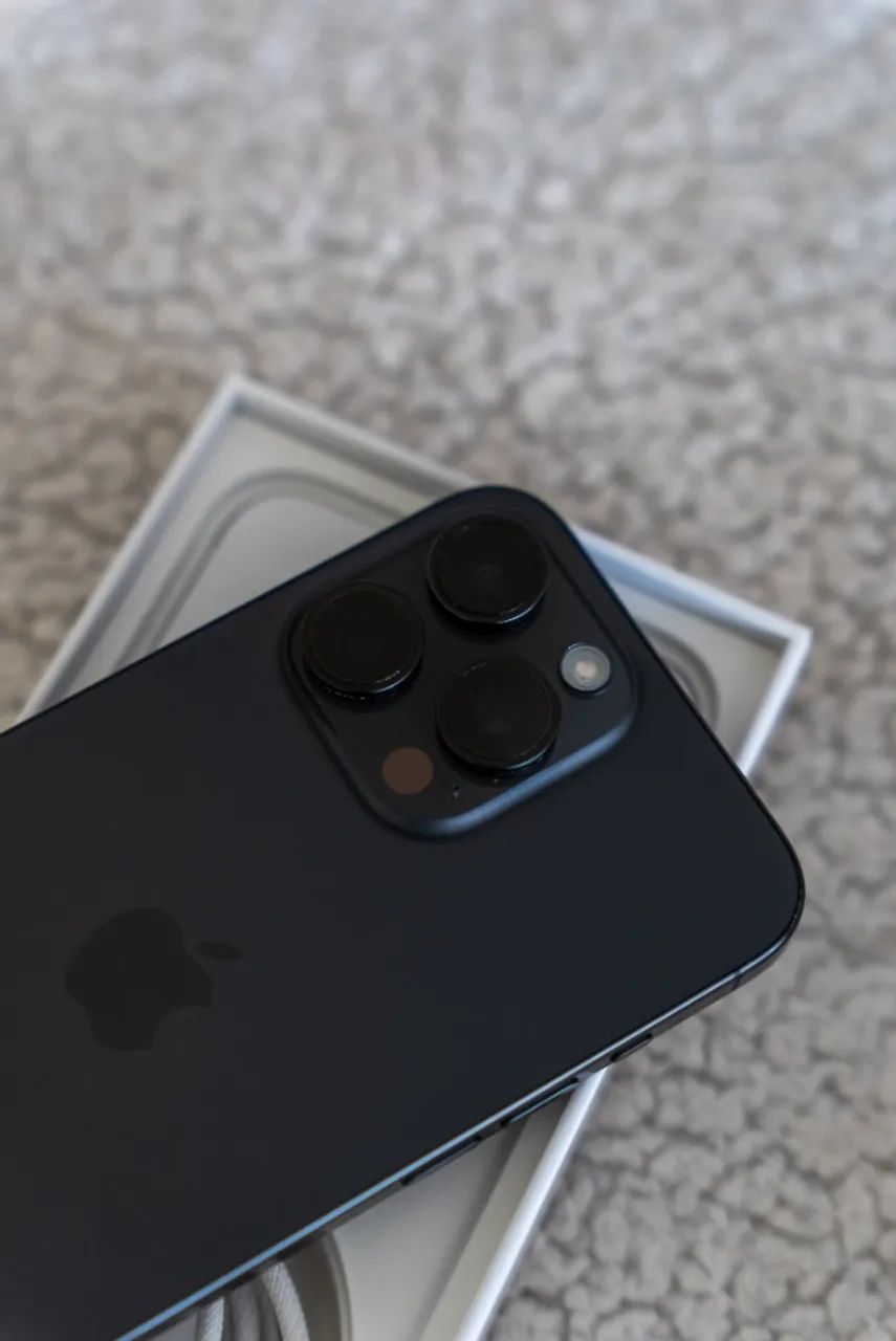 iPhone 15 Pro Max 512GB - Na caixa e com 83% de saúde de bateria