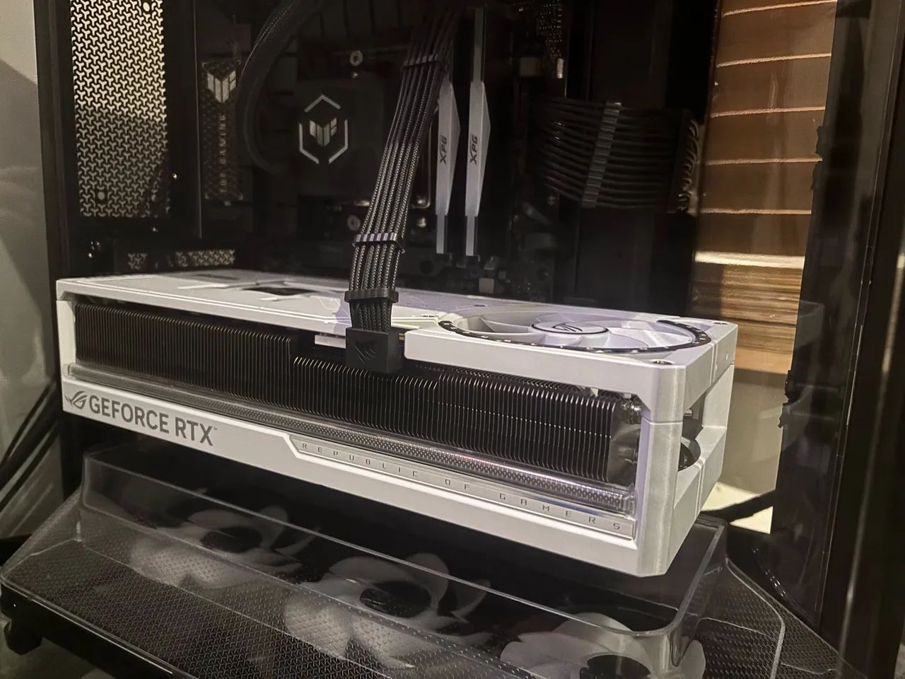 RTX 5090 ROG ASTRAL - Foto 2