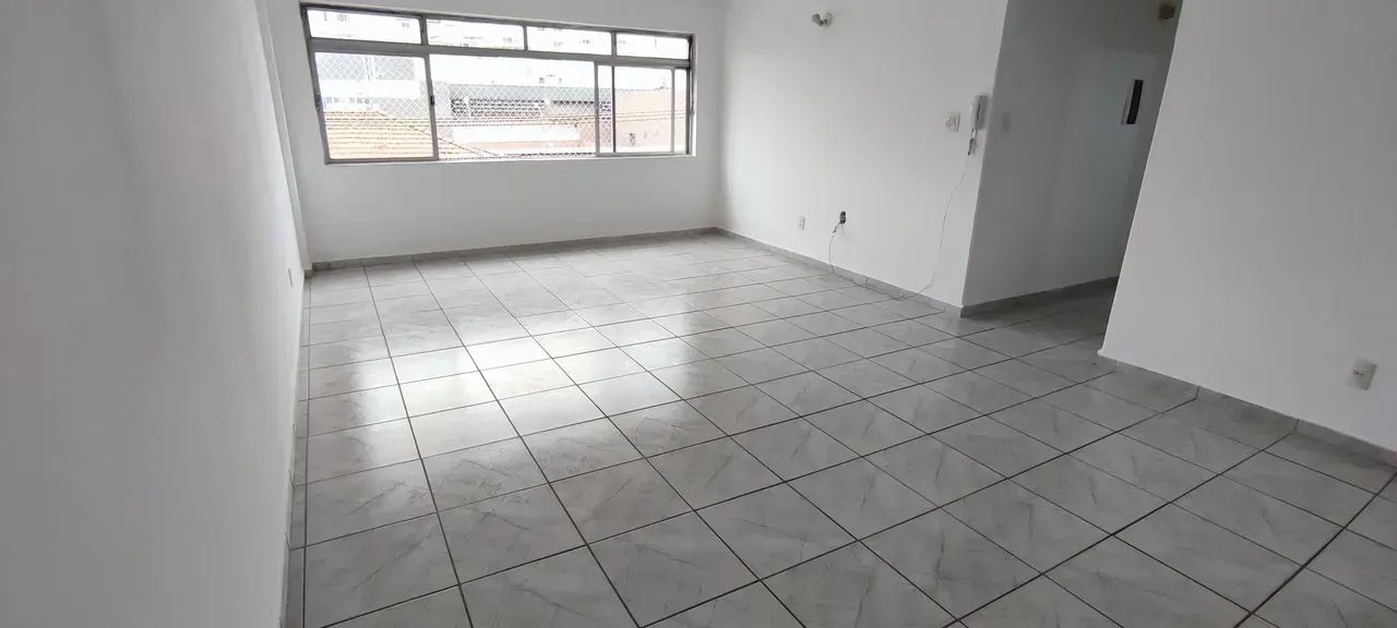 AMPLO APARTAMENTO NO CENTRO DA LAPA. PRONTO PARA MUDAR.