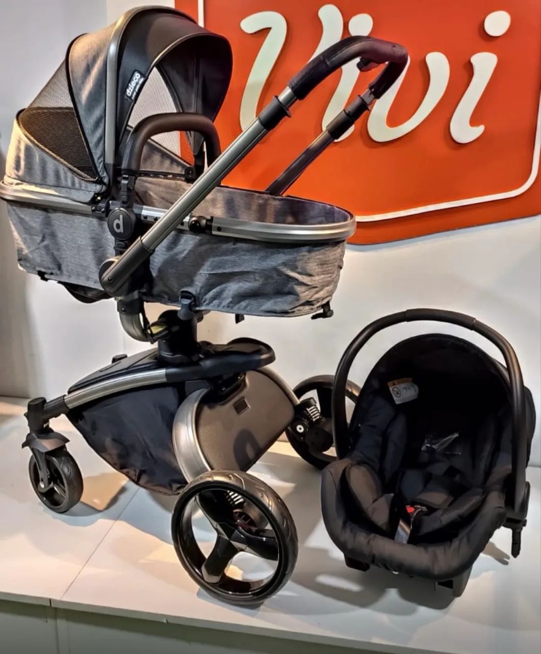 Carrinho de Bebê + Bebê Conforto Dzieco