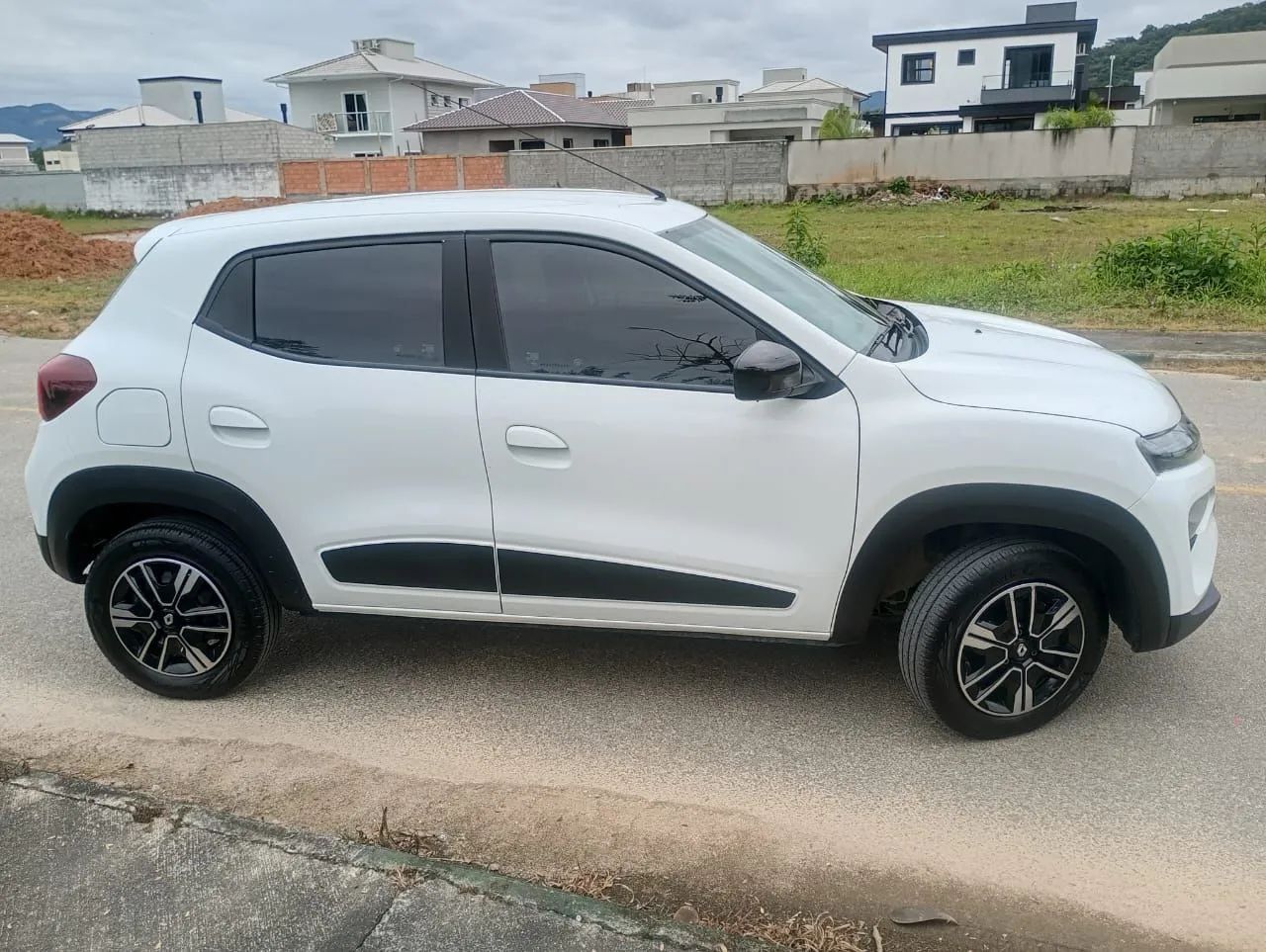 Renault Kwid Intense 1.0 Flex 12V 5P Mec. 2023 - Foto 2