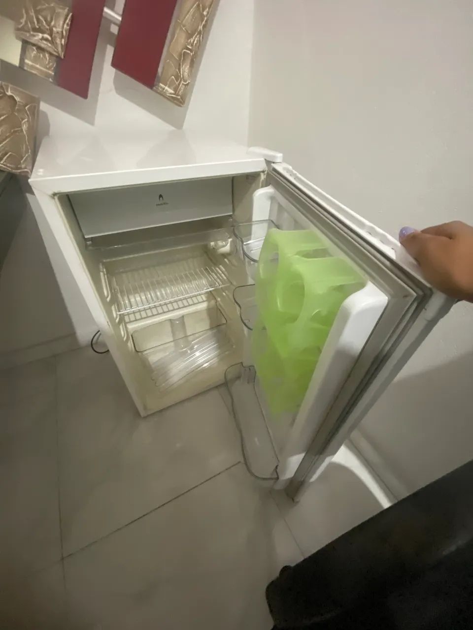 Frigobar novinho 