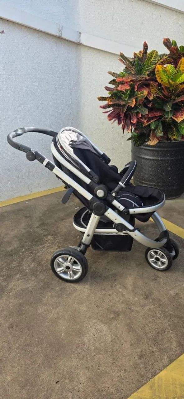 Carrinho de passeio e bebê conforto 