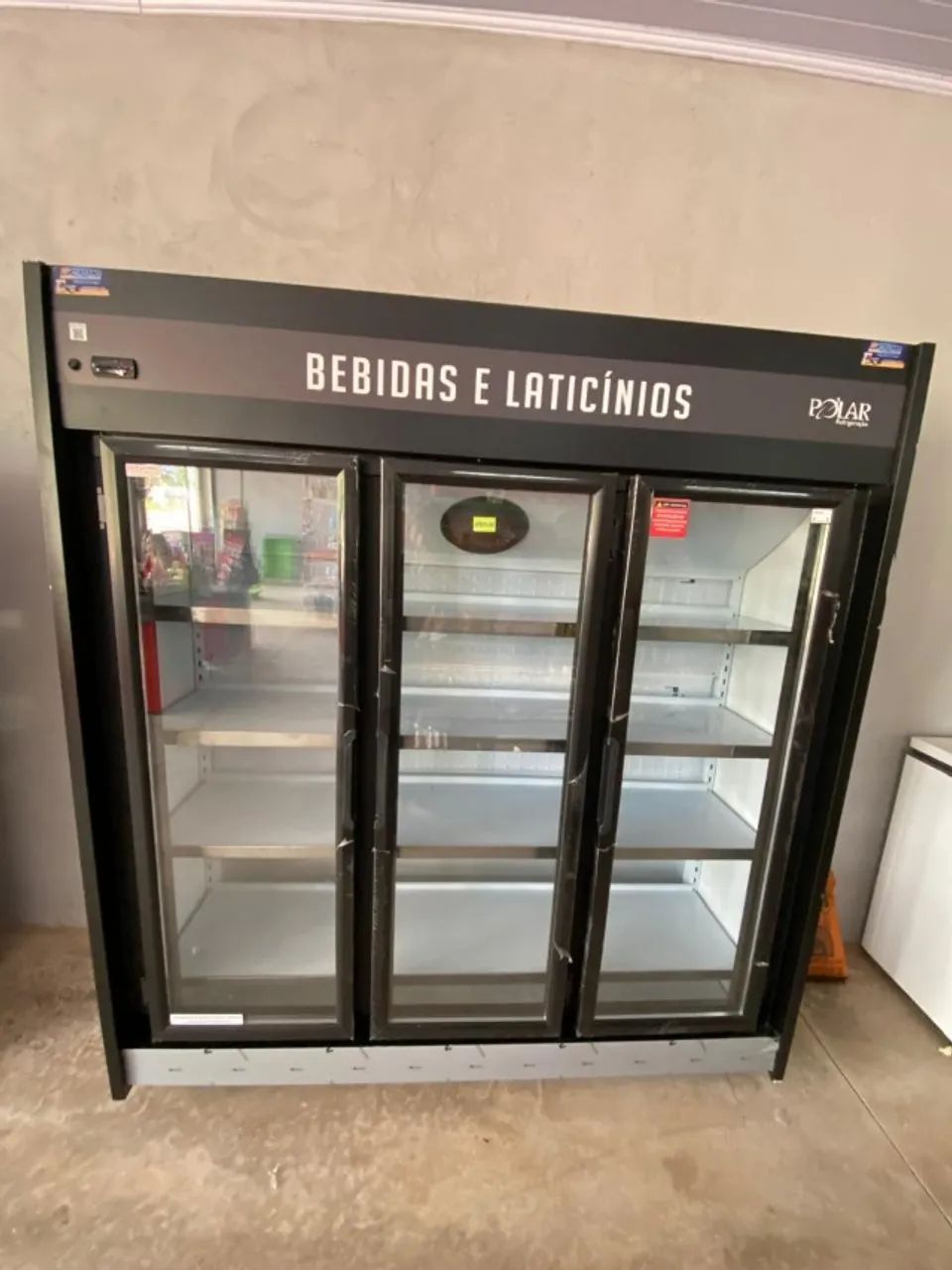 EXPOSITOR AUTO SERVIÇO BEBIDAS E LATICINIOS 3 PORTAS POLAR