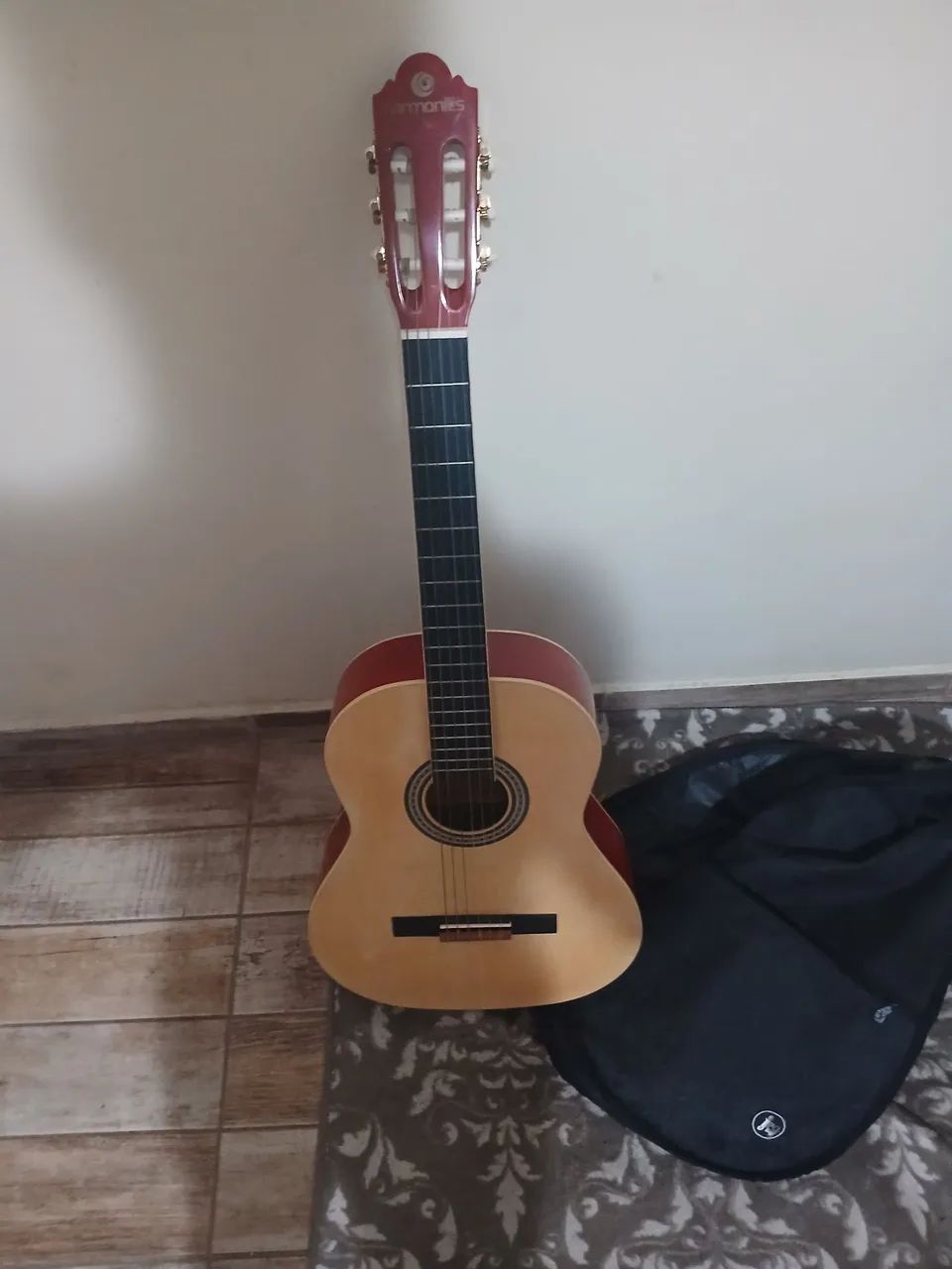Violão em perfeito estado, com capa e chave - Foto 2