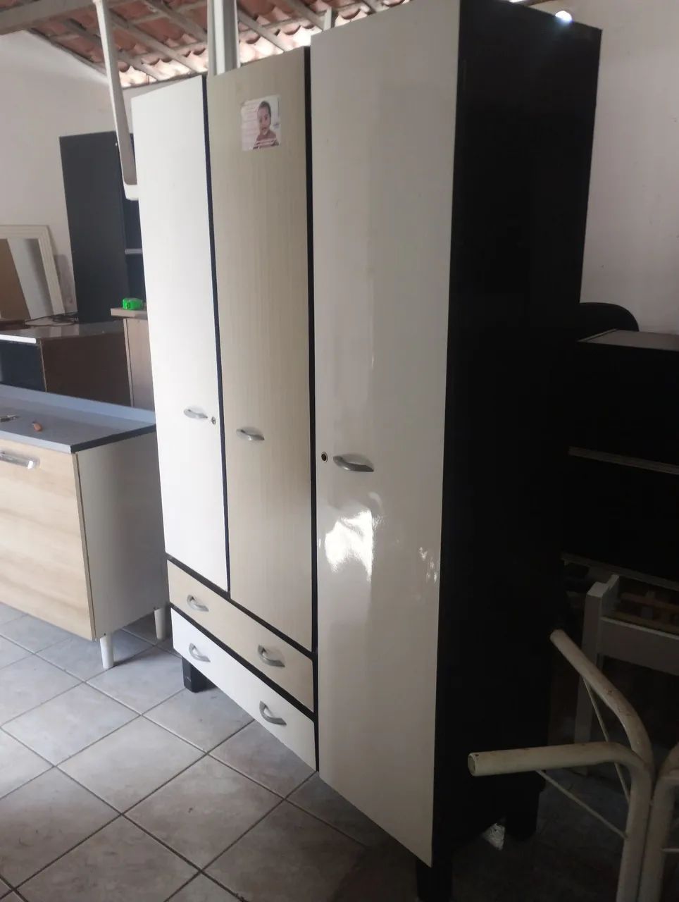 Guarda roupa de madeira com alcatec. - Foto 4