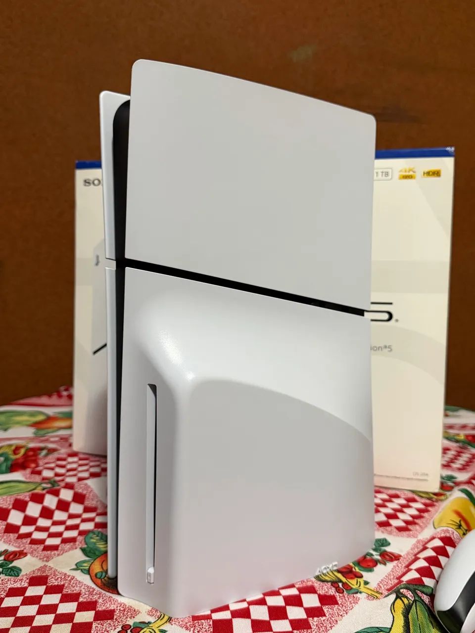 Ps5 slim com disco 1Tb 2 controles e caixa - Foto 4