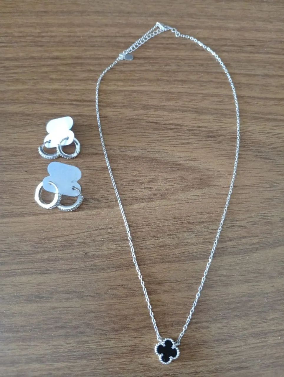 Vende-se cordão e brinco de prata - Foto 2