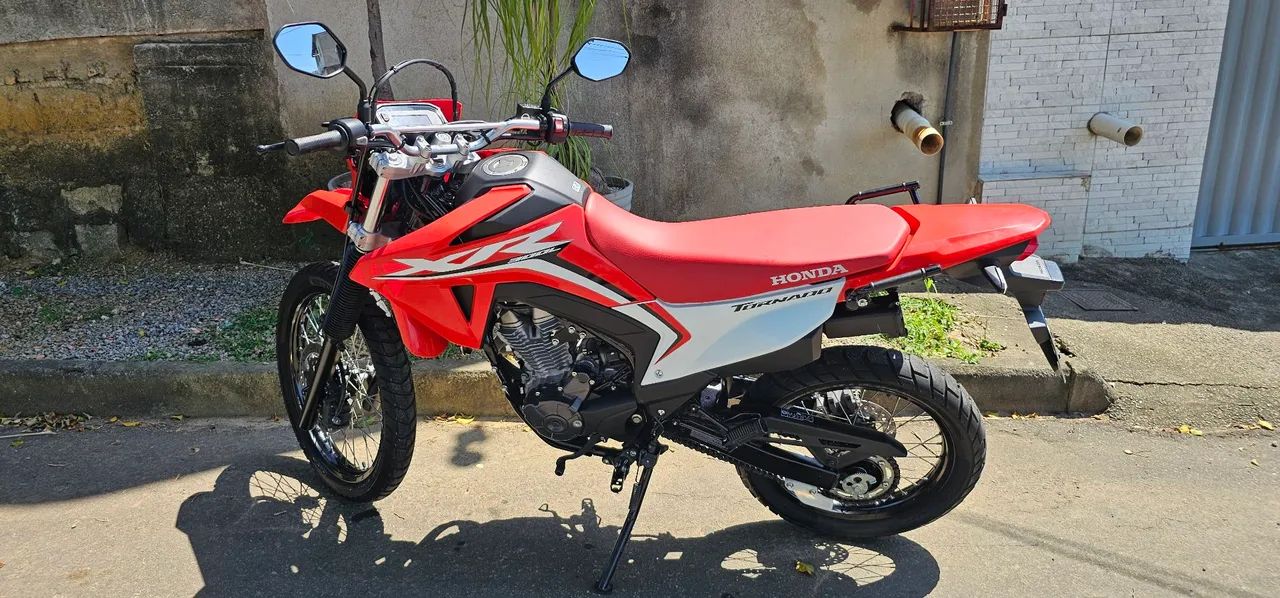 XR Tornado 300 em estado de zero!