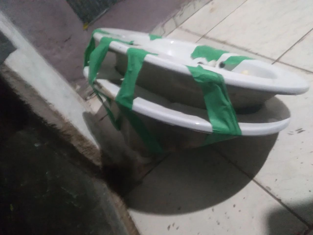 Vendo duas pias de banheiro65735642525185123