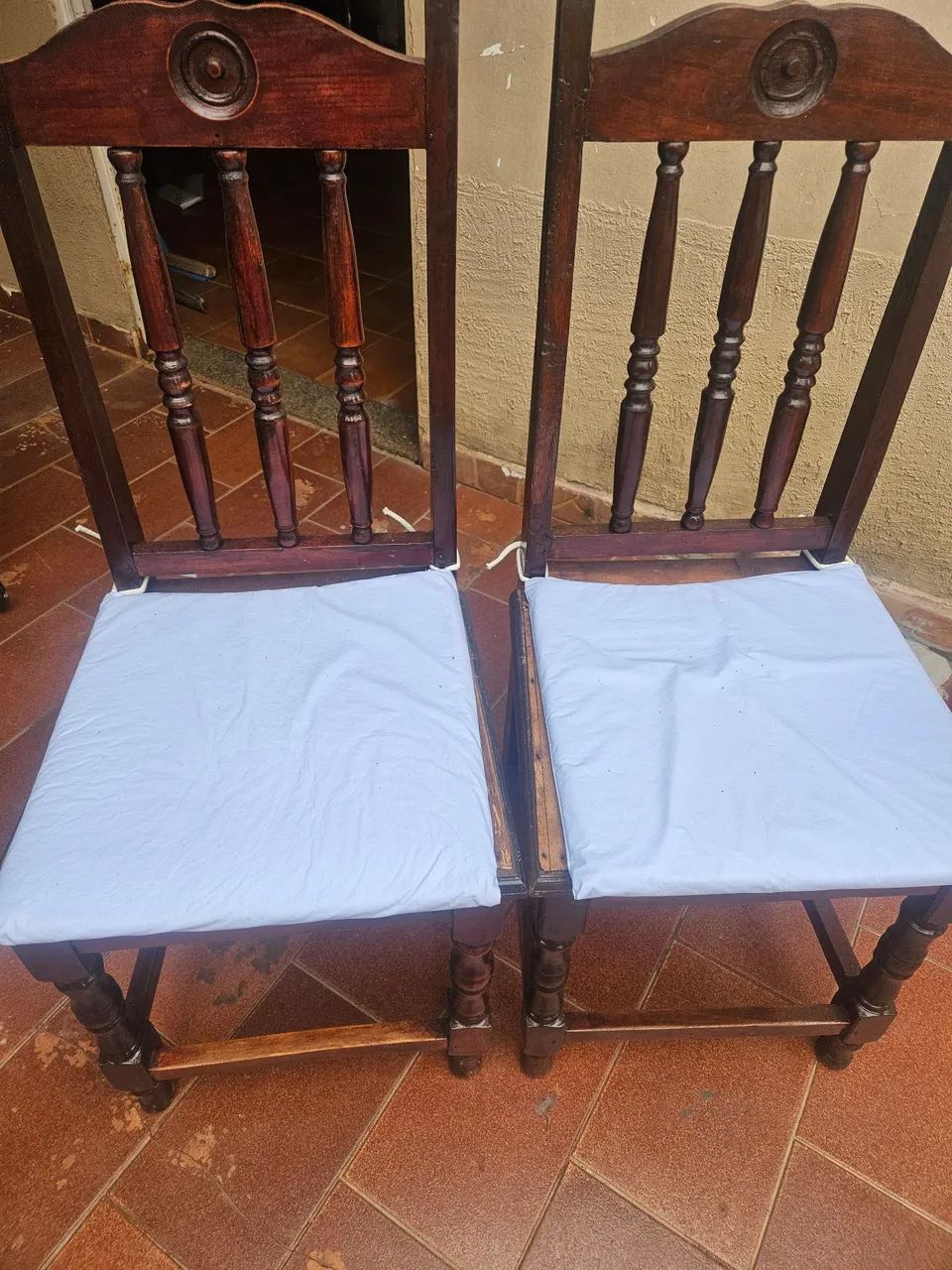 Cadeiras de madeira maciça  - Foto 2