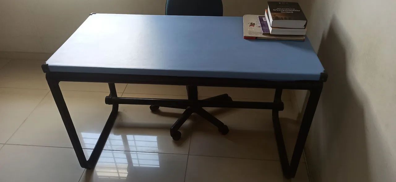 Mesa envelopada de madeira com base de ferro  - Foto 3